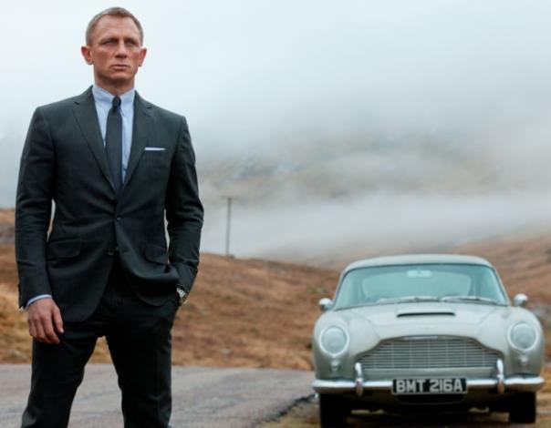 Daniel Craig mit Aston Martin DB 5 in „Skyfall“ (2012).  Foto:Auto-Medienportal.Net/Aston Martin